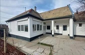 Eladó Bajai családi ház hirdetés (33728855)