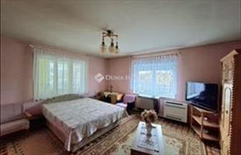 Eladó Soponyai családi ház hirdetés (37373338)