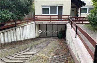 Eladó Budapest III. kerületi családi ház hirdetés (98824884)