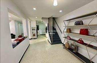 Eladó Budapest VI. kerületi üzlethelyiség utcafronton hirdetés (28674513)