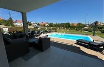 Kiadó Balatonfüredi családi ház hirdetés (81351665)