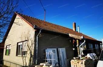 Eladó Jászfényszarui családi ház hirdetés (23963435)