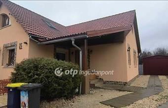 Eladó Tápiószelei családi ház hirdetés (27537457)