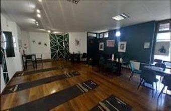 Eladó Szolnoki üzlethelyiség utcafronton hirdetés (23245429)