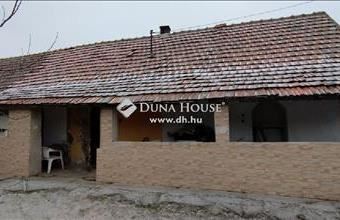 Eladó Szentmártonkátai családi ház hirdetés (32343293)