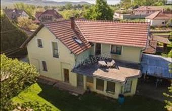 Eladó Nagyoroszi családi ház hirdetés (44293439)