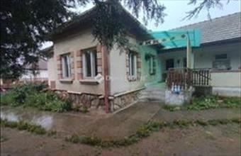 Eladó Tápiószentmártoni családi ház hirdetés (65315417)