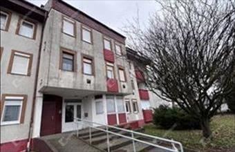 Eladó Keszthelyi csúsztatott zsalus lakás hirdetés (34363735)