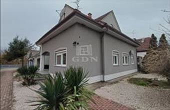 Eladó Bajai családi ház hirdetés (76436341)