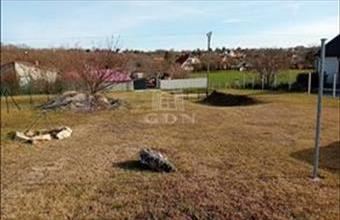 Eladó Balatonkenesei lakóövezeti telek hirdetés (12877546)