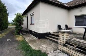 Eladó Sziráki családi ház hirdetés (49466655)