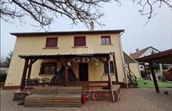 Eladó Péceli családi ház hirdetés (14576538)