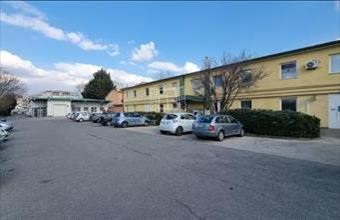 Kiadó Székesfehérvári iroda irodaházban hirdetés (84924283)