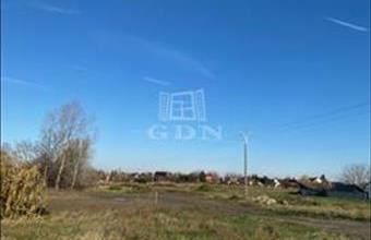 Eladó Komáromi lakóövezeti telek hirdetés (35694723)