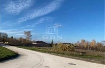 Eladó Komáromi lakóövezeti telek hirdetés (43833487)