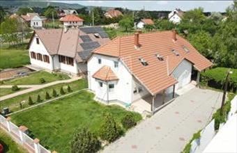 Eladó Csákvári családi ház hirdetés (68438863)