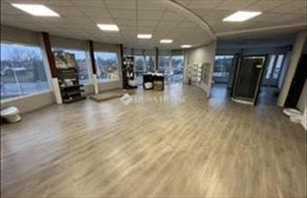 Eladó Kecskeméti üzlethelyiség utcafronton hirdetés (73233444)