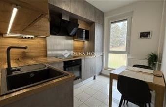 Eladó Pécsi panel lakás hirdetés (44274627)