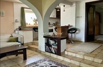 Eladó Budapest III. kerületi családi ház hirdetés (49943449)