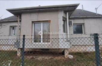 Eladó Tápiószecsői családi ház hirdetés (22125153)