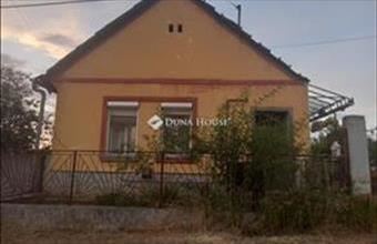 Eladó Galgahévízi családi ház hirdetés (44379543)