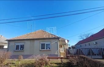 Eladó Csávolyi családi ház hirdetés (77153457)