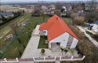 Eladó Balatonfőkajári családi ház hirdetés (89343235)