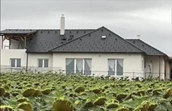 Eladó Szentkirályszabadjai családi ház hirdetés (84414383)