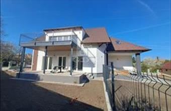 Eladó Balatonakarattyai tégla lakás hirdetés (54984761)