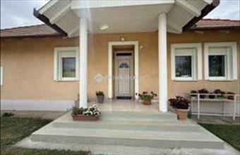 Eladó Pécsi családi ház hirdetés (73924136)