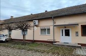Eladó Békéscsabai iroda családiházban hirdetés (74224933)