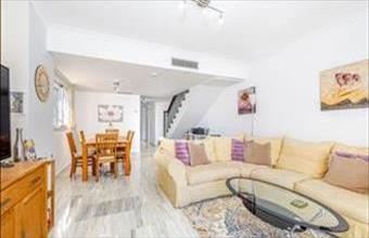 Eladó Spanyolországi sorház hirdetés (83443824)