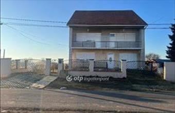 Eladó Szentlőrinckátai családi ház hirdetés (13257464)