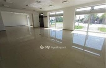 Kiadó Szentesi üzlethelyiség utcafronton hirdetés (86244354)