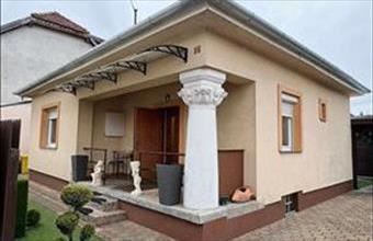 Eladó Budakalászi családi ház hirdetés (39934774)