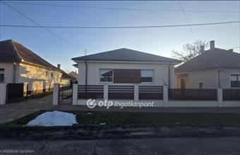 Eladó Hajdúszoboszlói családi ház hirdetés (47239593)