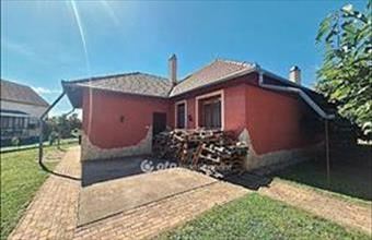 Eladó Komádi családi ház hirdetés (92878596)