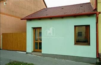 Kiadó Székesfehérvári üzlethelyiség utcafronton hirdetés (81335432)