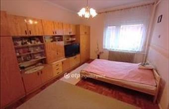 Eladó Csongrádi családi ház hirdetés (95393845)