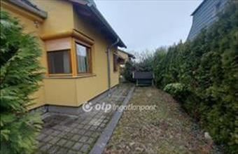 Eladó Pécsi családi ház hirdetés (73626985)