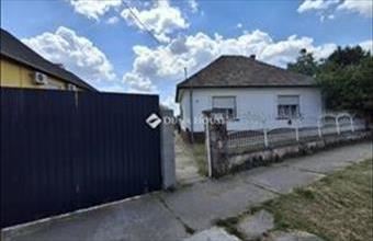 Eladó Tápiószecsői családi ház hirdetés (23734456)