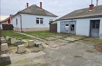 Eladó Pápai családi ház hirdetés (79128473)