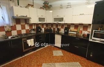 Eladó Veszprémi családi ház hirdetés (45249788)