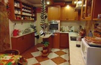 Eladó Úri családi ház hirdetés (77331444)