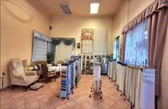 Kiadó Budapest VIII. kerületi üzlethelyiség utcafronton hirdetés (24386975)