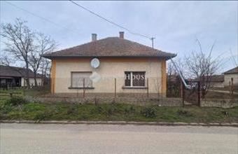 Eladó Tiszakécskei családi ház hirdetés (53355755)