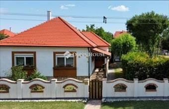 Eladó Bakonyszentlászlói családi ház hirdetés (52347387)