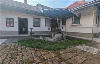 Eladó Jászberényi családi ház hirdetés (97298788)