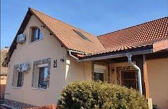 Eladó Tápiószelei családi ház hirdetés (37343784)