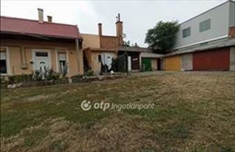 Eladó Gyöngyösi tégla lakás hirdetés (39445944)